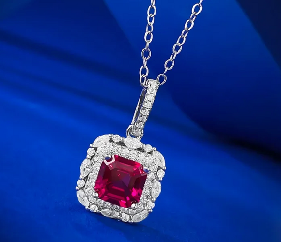 Ruby & White Topaz Ring | الياقوت الأحمر والتوباز الأبيض