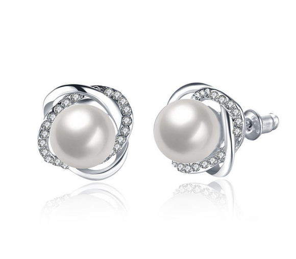 Moissanite & Peral Earring- -حلق الماس الموزنايت واللؤلؤ