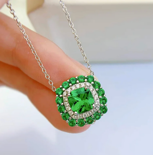 Emerald  Gemstone Neckless -  الزمرد الاخضر