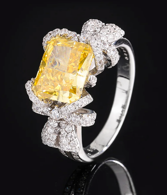 Yellow sapphire & White Topaz Ring  ياقوت اصفر وتوباز ابيض