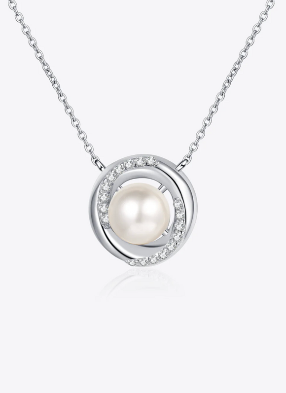 Moissanite Diamond and Pearl Necklace |   قلادة الماس الموزنايت واللؤلؤ