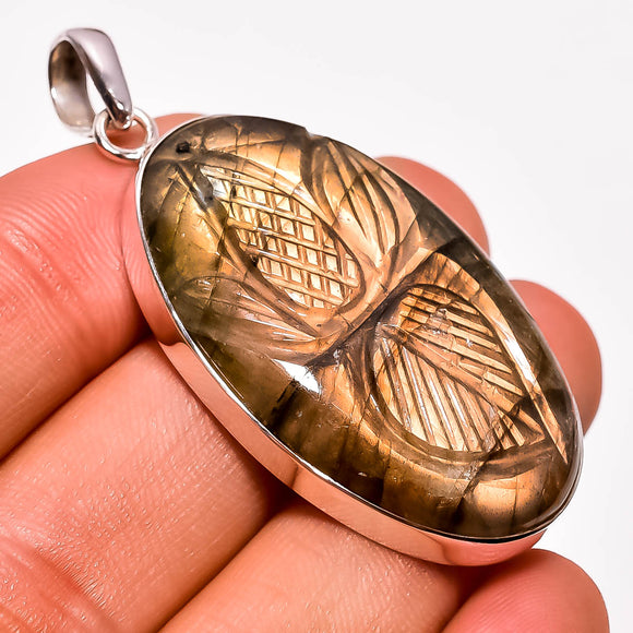 Fire Play Labradorite Carved Gemstone - تعليقة حجر اللابرودرايت