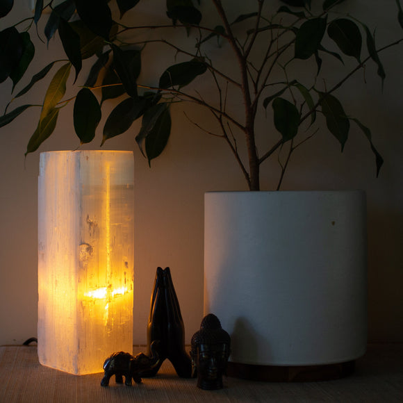 selenite cube  lamp - مصباح السيلنايت